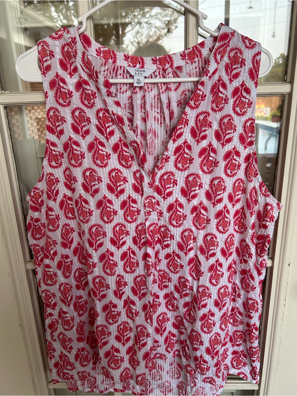 crown & ivy White Tank with Red Floral Print V-Neck Camisole